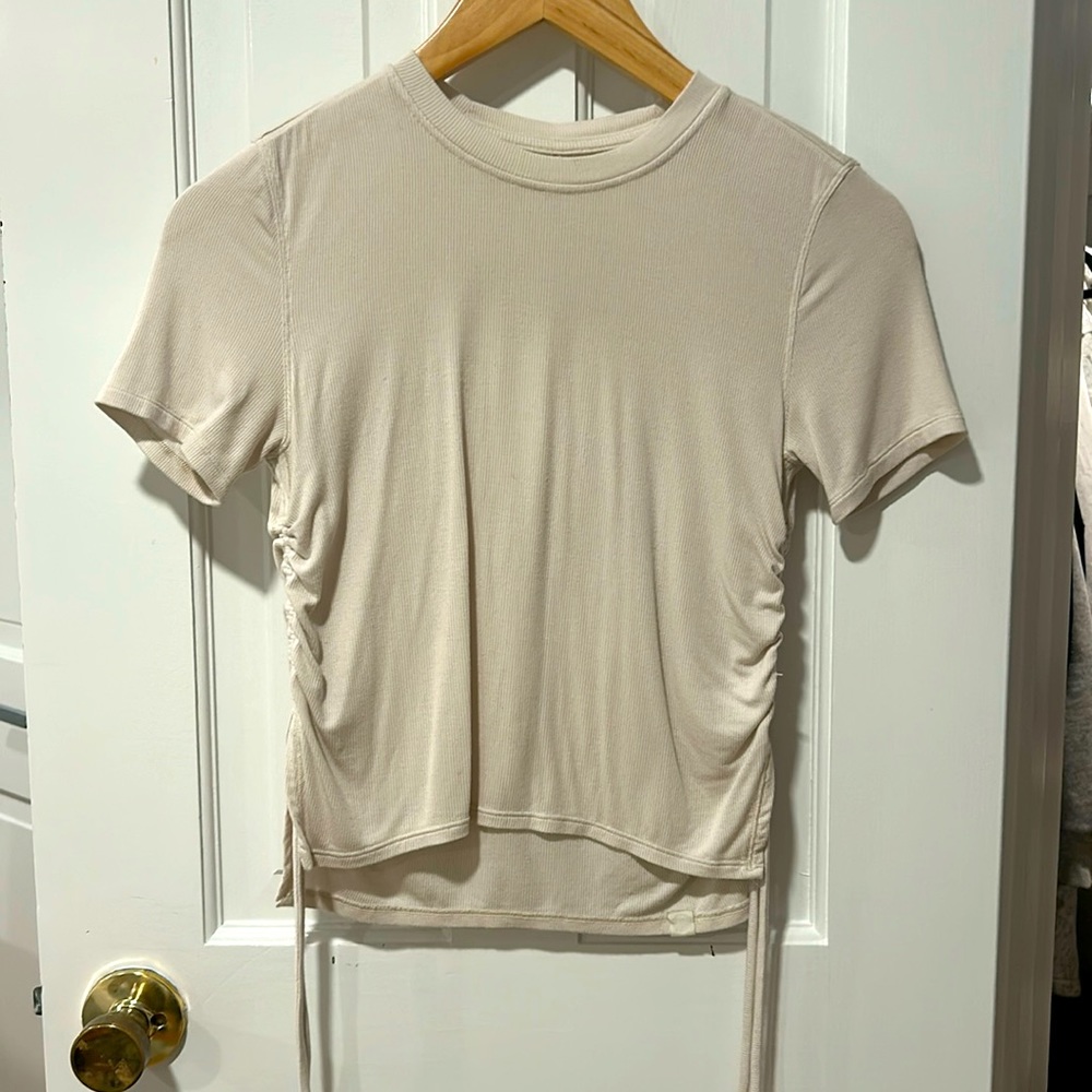 !! Lululemon cream colored tee!!